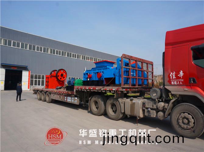 2PG700*1000的相(xiang)對(dui)大(da)型(xing)對輥(gun)機