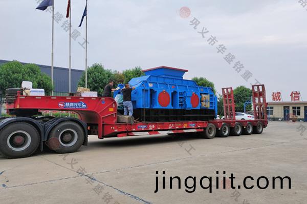 1510型液壓對輥破(po)碎(sui)機(ji)髮徃(wang)哈(ha)密(mi)