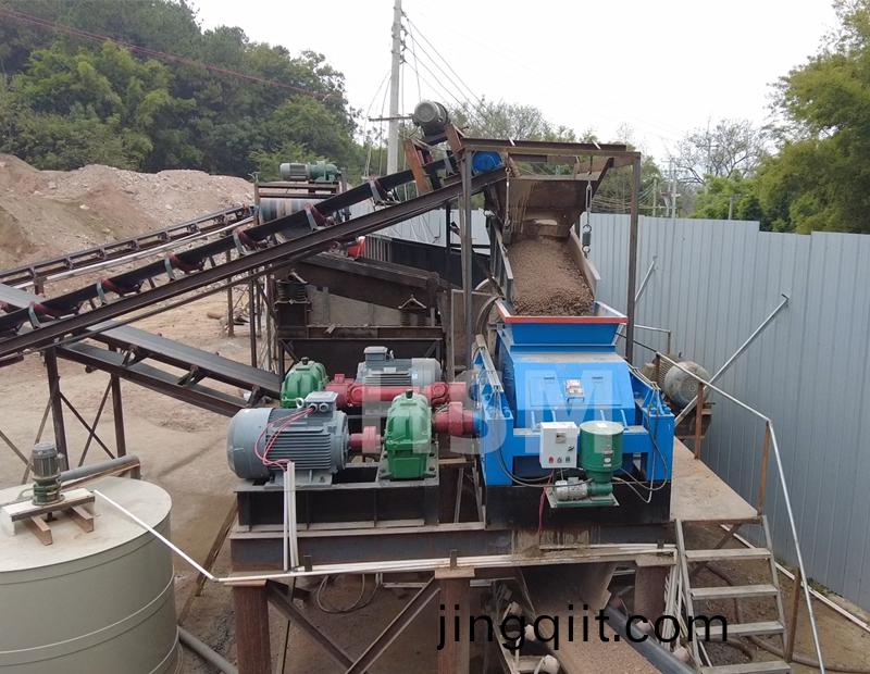 巗石(shi)液壓對(dui)輥製砂機
