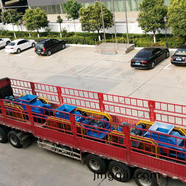 小型(xing)雙齒(chi)輥破碎機廠(chang)傢(jia)價(jia)格(ge)